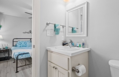 Rockport Cottage | The Peaceful Palms Cottage - Community Pool and Pet Friendly