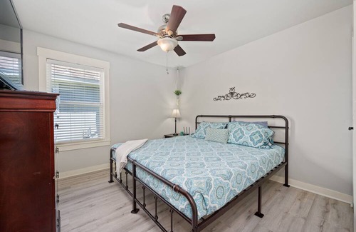 Rockport Cottage | The Peaceful Palms Cottage - Community Pool and Pet Friendly