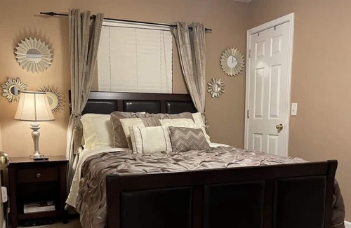 Lowell House | Cozy 3bdrm home minutes to Charlotte