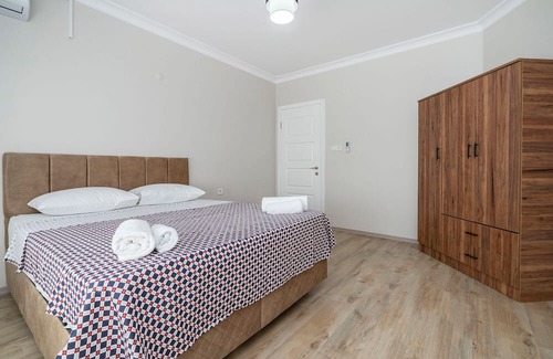 Osmangazi Apartment | Huge Flat w Balcony Near Grand Mosque in Osmangazi