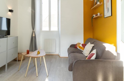 Cires-Les-Mello Apartment | Le Yellow Vibe - A Deux pas de la Gare, Parking Privé Gratuit, Wi-fi Haut Débit