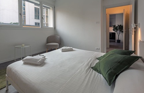 Villa San Giovanni Apartment | [1 min walk from Metro M1] The Modern Suites