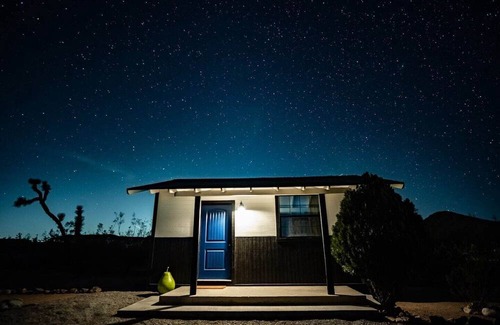 Yucca Valley Cabin | Geronimo Romantic Stargazing Cabin with a hot tub!