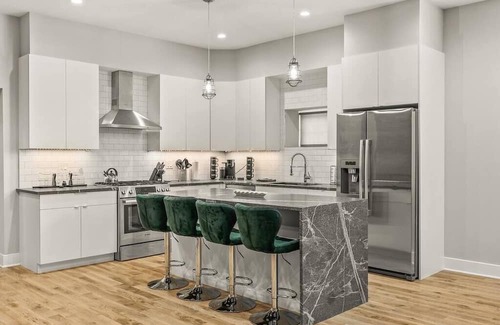 Dickinson Narrows House | Mini Mansion, Rooftop, Arcade, Movie Theater in SP