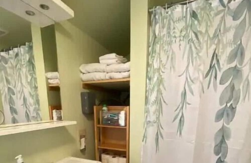Bellingham Apartment | Private Pond Cottage at Fragrance Falls
