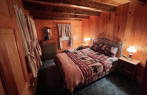 Beaver Cove Cabin | Little Moose Lodge: A Serene Lakeside Getaway for Your Ultimate Maine Retreat