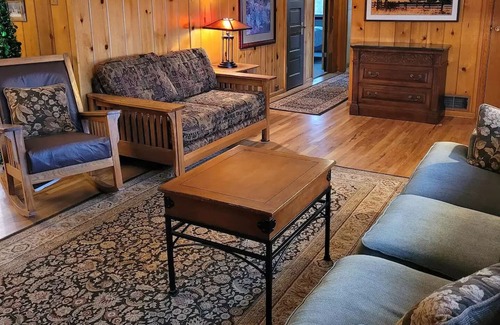 Whitehall Apartment | Pipestone Lodge