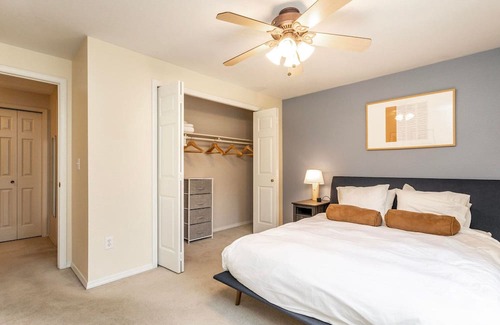 Covington House | Sleek Kent 3BR w/ Patio & Garage, nr Botanical Garden, by Blueground