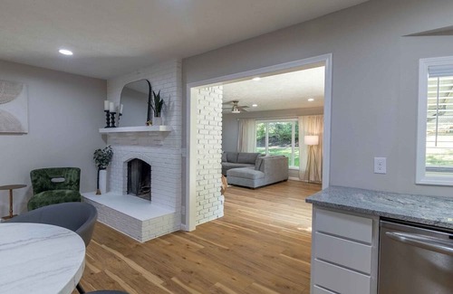 Millard House | Spacious 4 bedroom home sleeps 12 - ideal for CWS