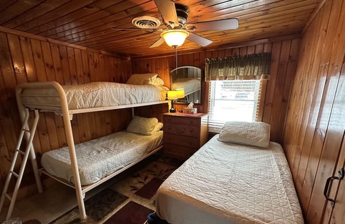 Belgrade Cottage | Black bear cottage located in desirable pinkhams cove in great pond!