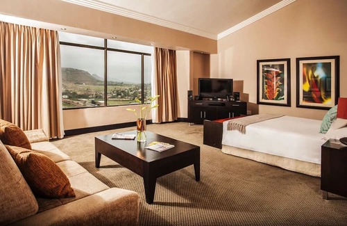 Maseru House | An Undeniable Jewel in Lesotho! Onsite Swimming Pool, Sauna & FREE Parking!