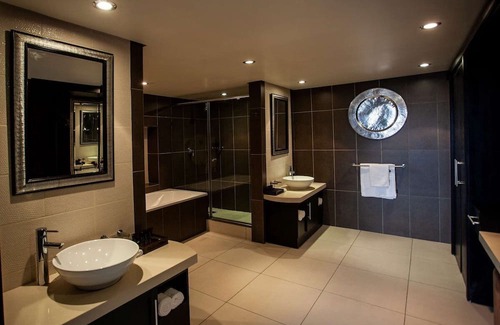 Maseru House | An Undeniable Jewel in Lesotho! Onsite Swimming Pool, Sauna & FREE Parking!