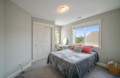 South Gateway House | New listing pricing! 3 bed, 2.5 bath luxury living. Avail. for long term rental