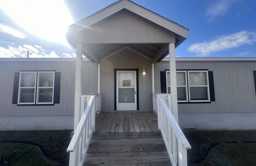 Lee County House | Nice Cozy 3/2 Home w/serene country atmosphere! Minutes to town!
