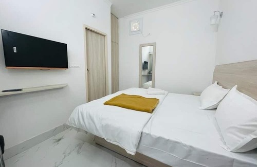 Dehradun Bed & Breakfast | Located in City Centre, at Vista Express We Make Sure Your Comfort !!