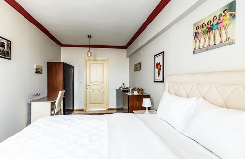 Moda Apartment | Magnificent Flat with Sea View in Kadikoy