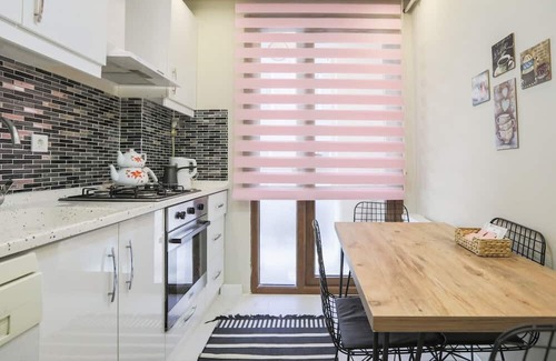 Kucukcekmece Apartment | Flat Close to Shopping Malls in Kucukcekmece
