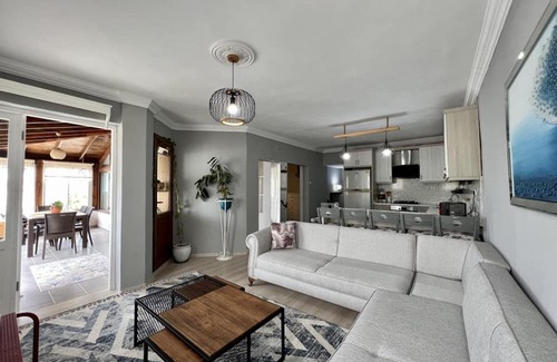 Bodrum City Center Apartment | House Close to Beach with a Sea View in Bodrum