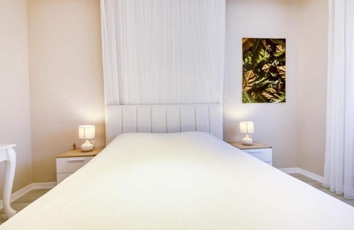 Avlana House | Greenery Home with Shared Pool in Marmaris