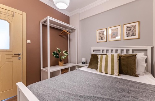 Gayrettepe Apartment | Spacious and Exquisite Flat Near Fulya in Besiktas