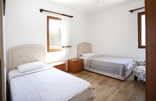 Palamutbuku Apartment | House w Balcony and Garden 1 min to Beach in Datca