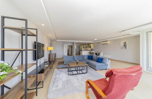 Konyaalti Apartment | Flat w Balcony 3 min to Konyaalti Beach in Antalya