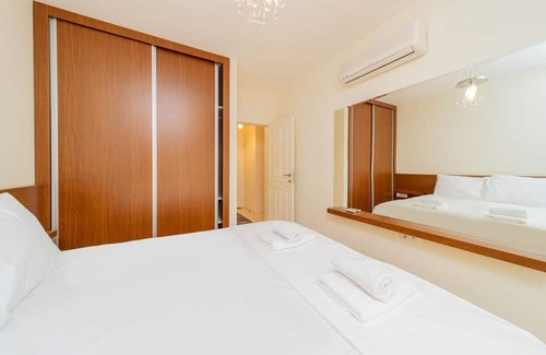 Konyaalti Apartment | Flat w Pool Garden and Balcony 7 min to Beach
