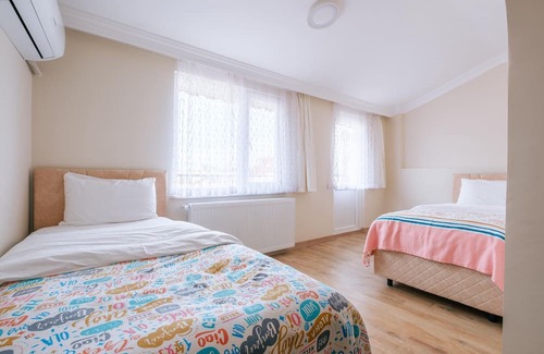 Osmangazi Apartment | Urban Flat with Balcony in Bursa