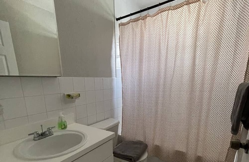 Princeton House | Beautiful 3 bedroom 2 bath room house with tons of amenities right outside Miami