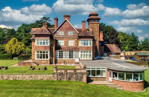 Chittlehamholt Cabin | The Mole Resort sleeps 4 guests in 2 bedrooms
