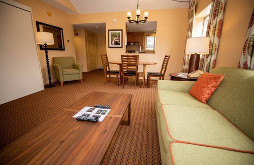 Lincoln Resort | New Year at LOON Mtn - 1Bdrm Suite, InnSeason Resorts Pollard Brook, Lincoln, NH