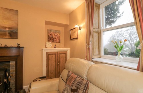 Holymoorside Cottage | YEW TREE COTTAGE, pet friendly, with open fire in Chesterfield
