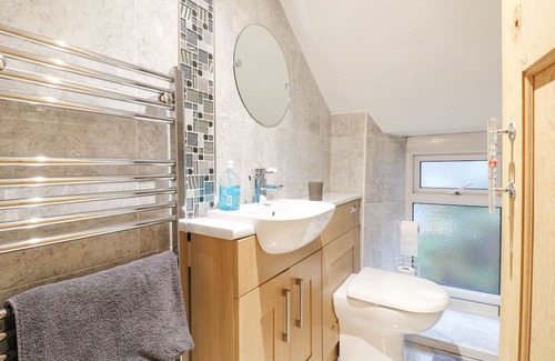 Holymoorside Cottage | YEW TREE COTTAGE, pet friendly, with open fire in Chesterfield