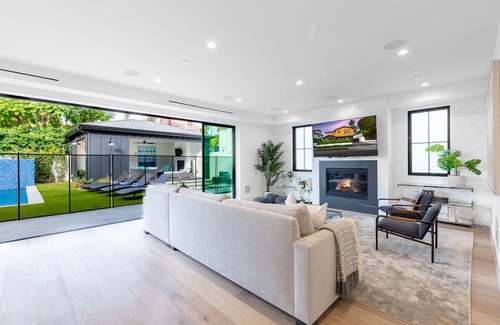 Carthay Circle House | Lindenhurst 1 - Epitome of Contemporary Modern Luxury