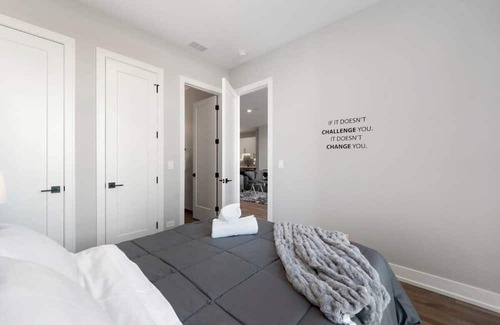 Lower West Side Apartment | Cozy Chicago Haven w/High Speed Internet & Balcony