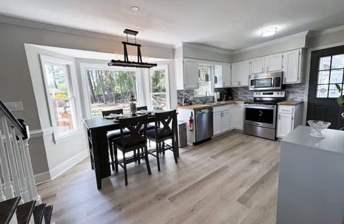 Knightdale House | 15 minutes to Raleigh beauty