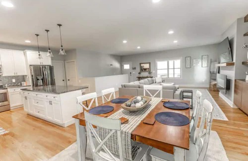 Saluda House | *NEW* Roamin Falls Mountain Getaway!