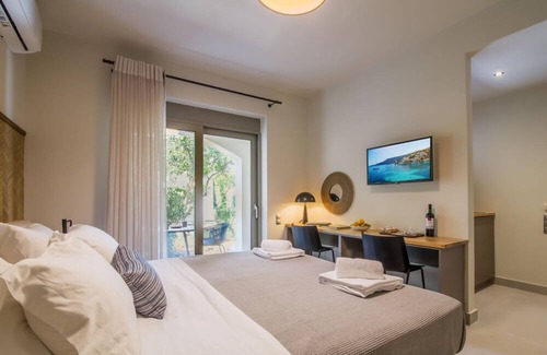 Episkopos House | Garden View Junior Suite