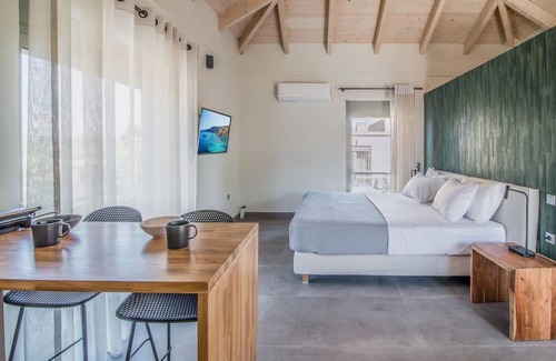 Episkopos House | Mountain View Suite with Mega Balcony