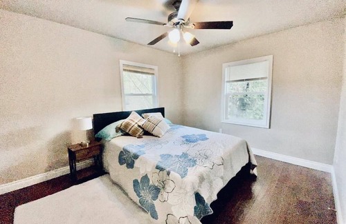 University District House | 5505 16th Ave NE, Seattle WA 98105