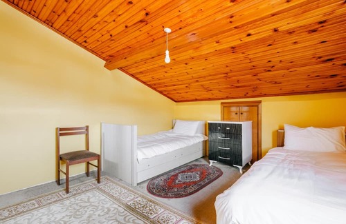 Southern Marmara House | House with Garden and Balcony in Kartepe