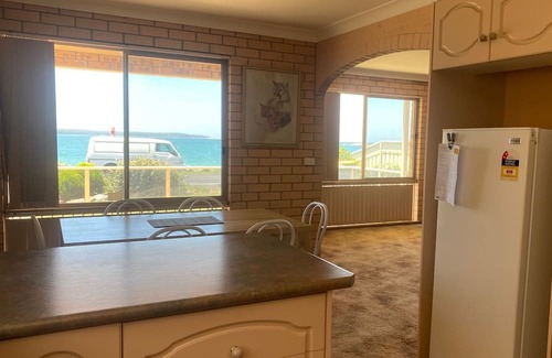 Batehaven Apartment | Casey's Beach Ocean View Stay