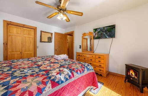 Dial Cabin | Talking Waters- Blue Ridge GA