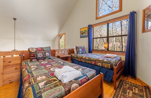 Dial Cabin | Talking Waters- Blue Ridge GA