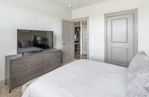 Denton Apartment | Modern Apartment in Prime Location (ID9427X28)