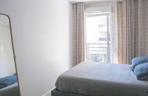 Les Puces de Saint-Ouen Apartment | Charming 85m² With Terrace Near Paris