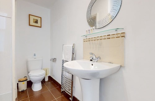 Leyton Apartment | Charming 1BD flat with a private garden in Leyton