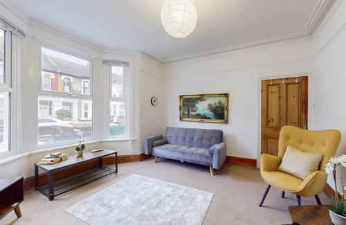Leyton Apartment | Charming 1BD flat with a private garden in Leyton
