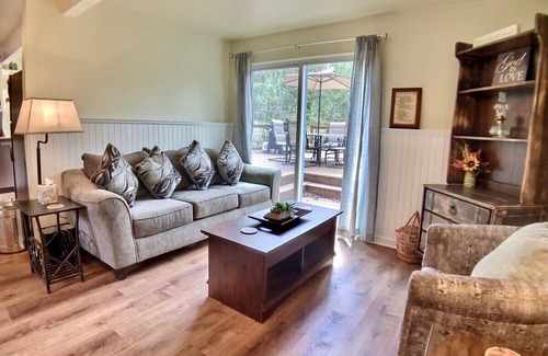 Eureka Springs House | Farm House at Wisteria Lane, Private, Sleeps 8,