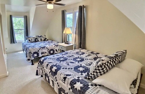 Eureka Springs House | Farm House at Wisteria Lane, Private, Sleeps 8,